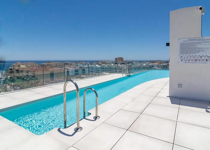 Inf45P- Modern 3 Bed City Apartment Next To Beach