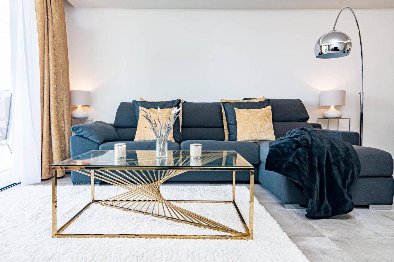 Apartment Inf45p- Modern 3 Bed Next To *