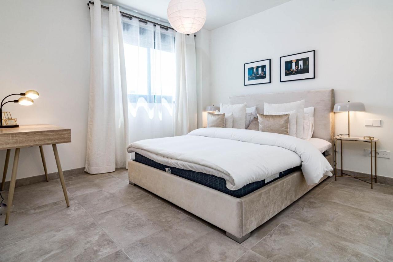 Inf45p- Modern 3 Bed Next To