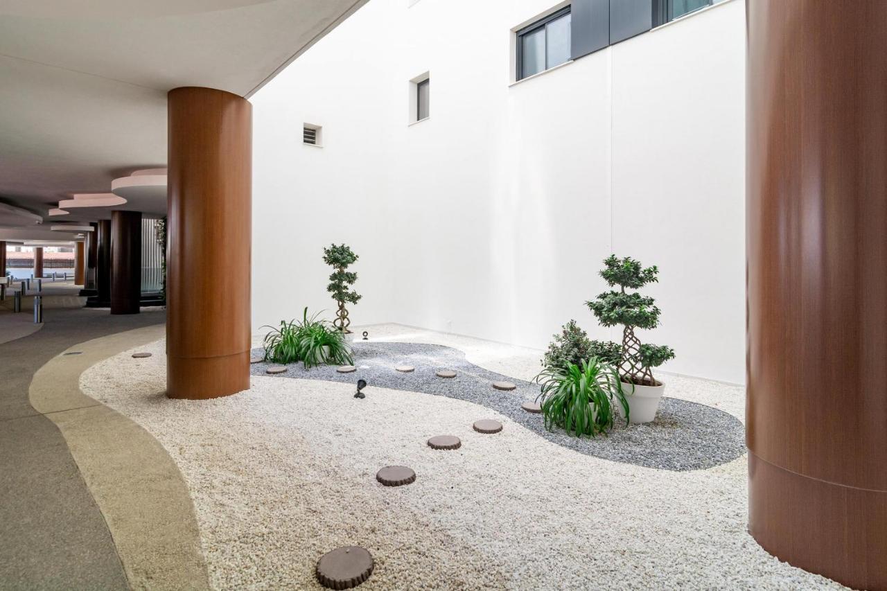 Inf45p- Modern 3 Bed Next To Apartment *