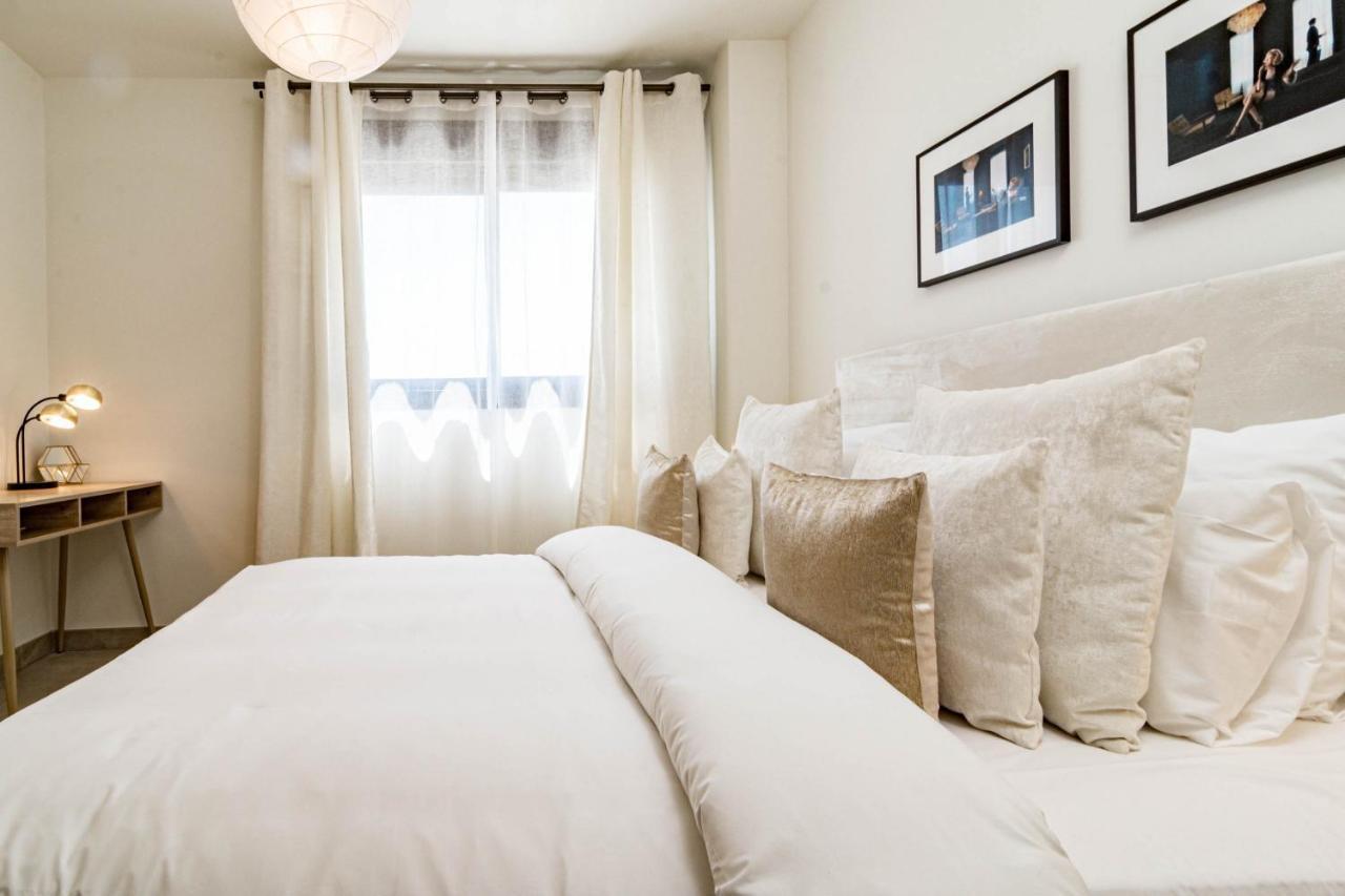 Apartment Inf45p- Modern 3 Bed Next To *